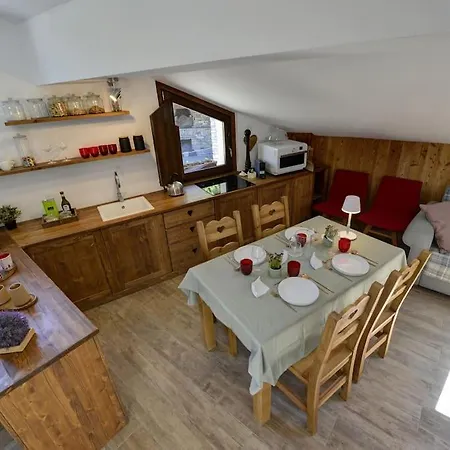Maison De La Tour Apartmán Challancin